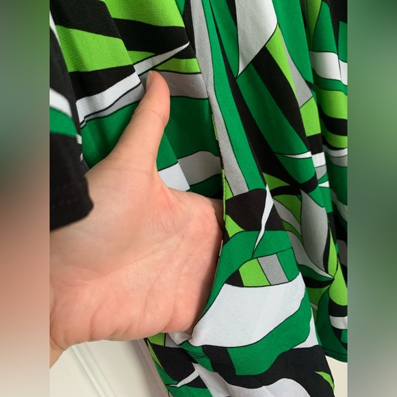 Tiana B Women’s Blouse XL Multicolor Green Black Top V neck Wrap Tropical Style - Picture 6 of 10